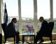 Ο Αντώνης Σαμαράς ακούει προσεκτικά τις... υποσχέσεις που του δίνει ο Ισραηλινός πρωθυπουργός Μπενιαμίν Νετανιάχου κατά τη διάρκεια της επίσκεψής του στο Ισραήλ (φωτ. ΑΠΕ)