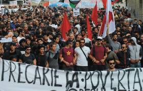 «Η λιτότητα φέρνει φτώχεια». Χιλιάδες διαδηλωτές συγκεντρώθηκαν στη Νάπολη